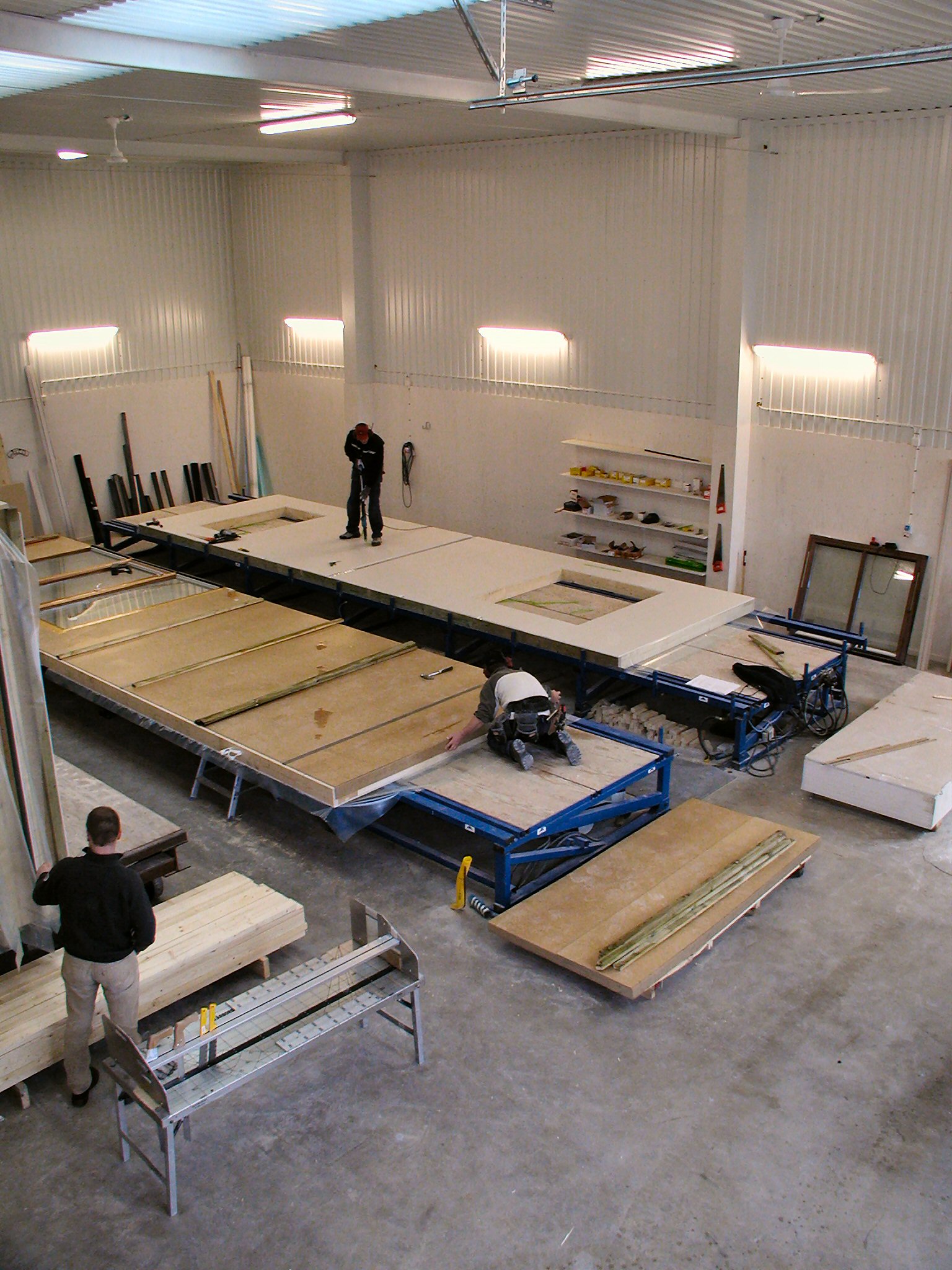 Vändbord i husfabriken vi gör 10.8m långa väggar